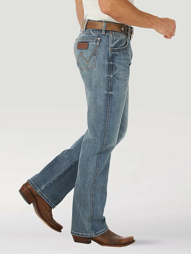 Wrangler Men's Retro Relaxed Fit Bootcut Jean