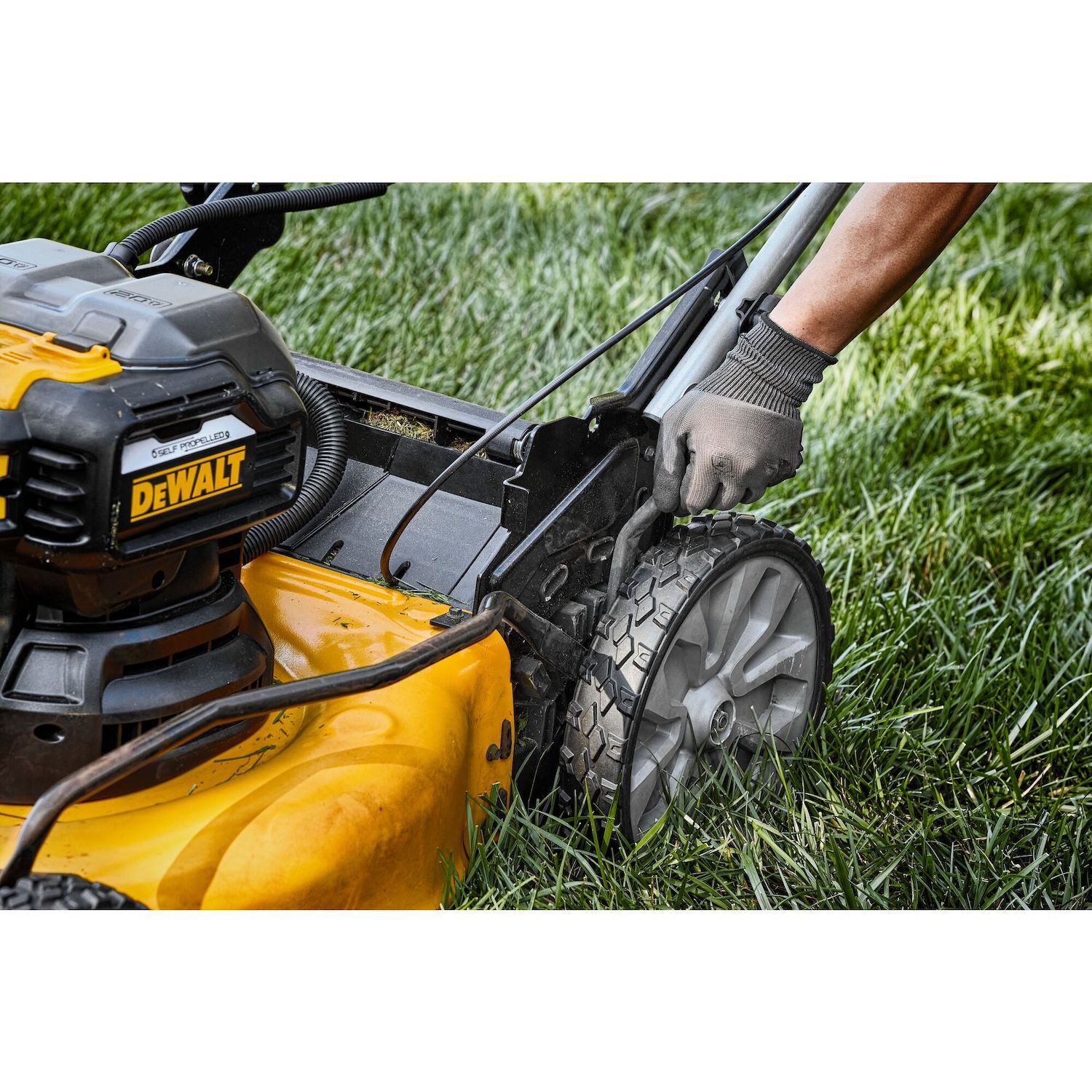 DeWALT 2X20V MAX* XR® Cordless 21-1/2-In Rear Wheel Drive Self-Propelled Mower Kit