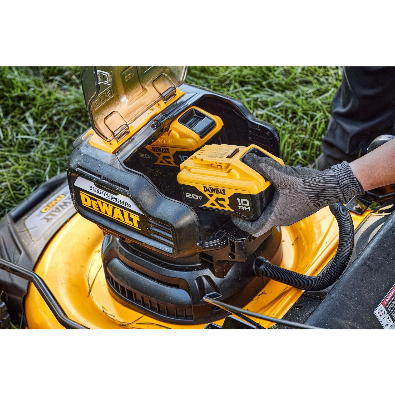 DeWALT 2X20V MAX* XR® Cordless 21-1/2-In Rear Wheel Drive Self-Propelled Mower Kit