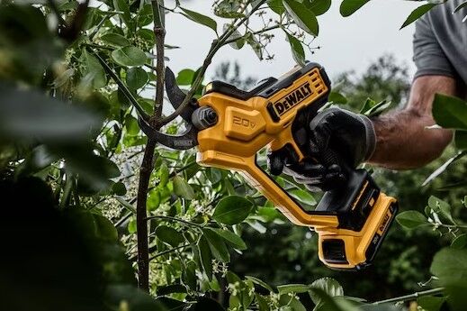 DEWALT 20-V Max Battery Powered Pruner, 1 1/2 in. (Tool Only)