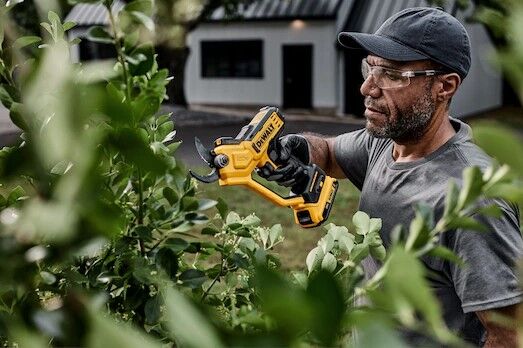 DEWALT 20-V Max Battery Powered Pruner, 1 1/2 in. (Tool Only)