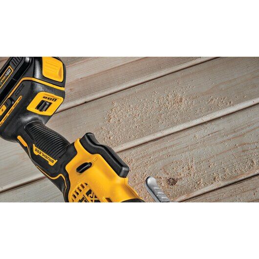 DeWALT MAX XR 3-Speed Cordless Oscillating Multi-Tool Kit