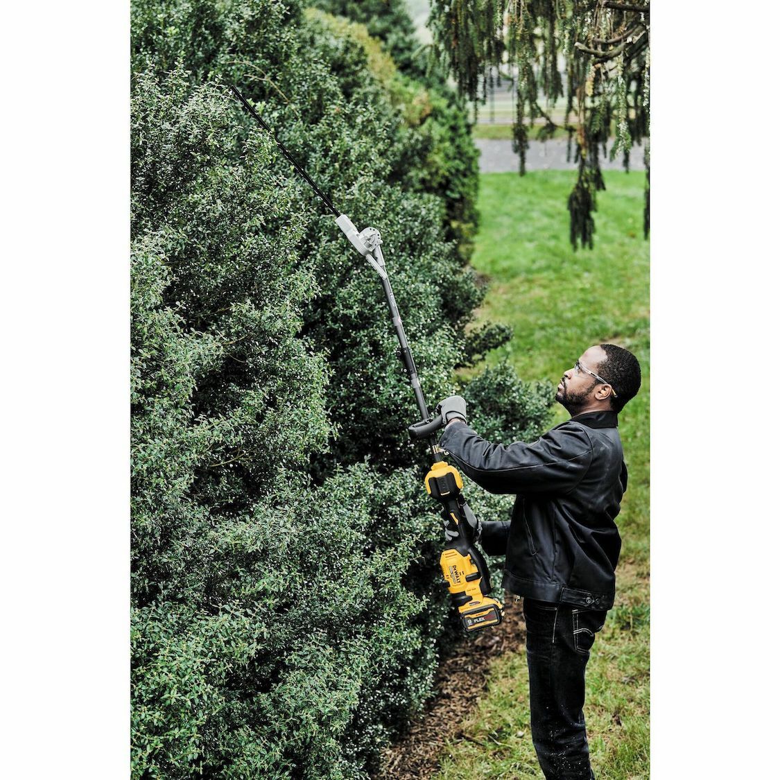 DeWALT Univeral Articulating Hedge Trimmer Attachment