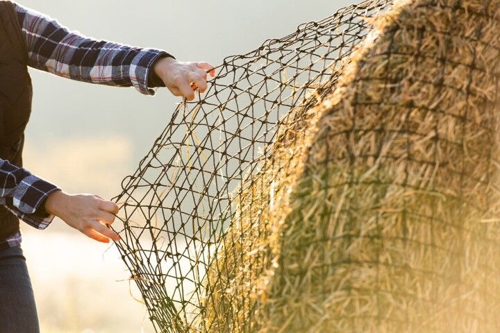 Texas Haynet Round Bale 1.75-In Hole Hay Net, 4-Ft X 4-Ft - 6-Ft X 6-Ft
