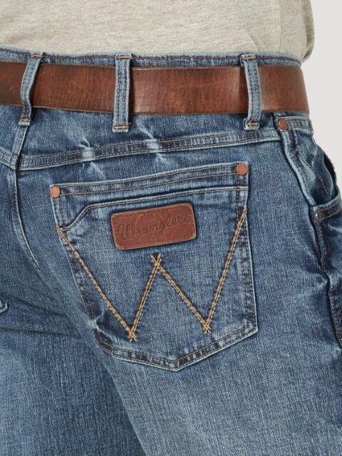 Wrangler Men's Retro Relaxed Fit Bootcut Jean
