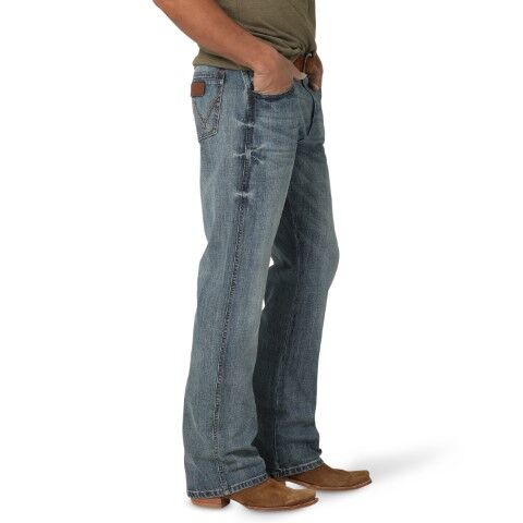 Wrangler Men's Retro Relaxed Fit Bootcut Jean