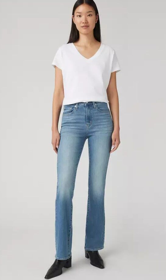 Levi's Women's 725 High Rise Bootcut Jeans in Eternal Indigo