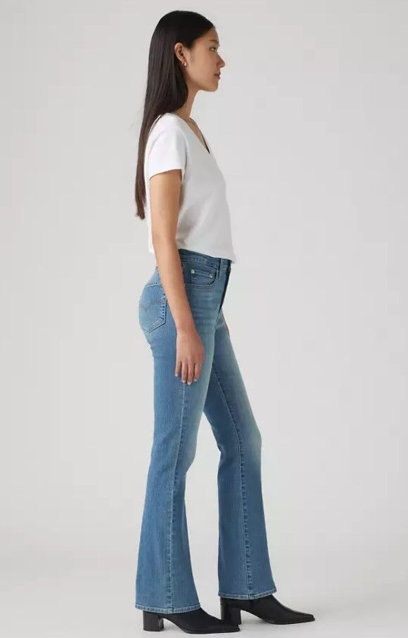 Levi's Women's 725 High Rise Bootcut Jeans in Eternal Indigo