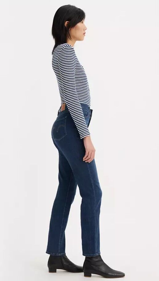Levi's Women's Classic Straight Fit Jeans