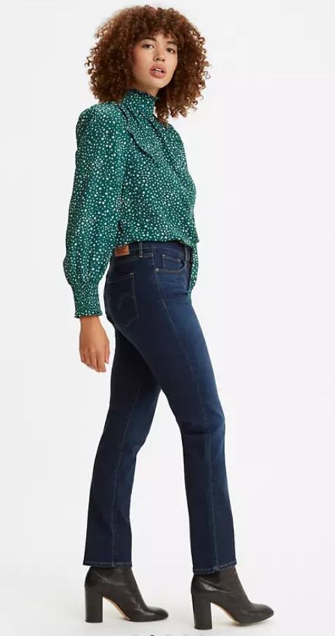 Levi's Women's Classic Straight Fit Jeans