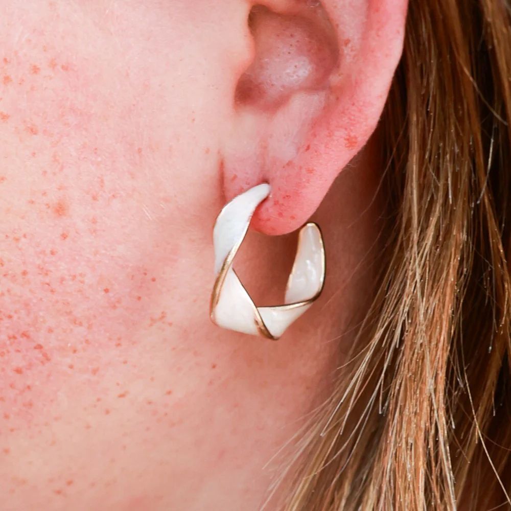 Wyo-Horse Women's Twist Enamel Hoop Earrings