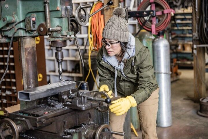 Noble Outfitters Women’s Cable Knit Hat