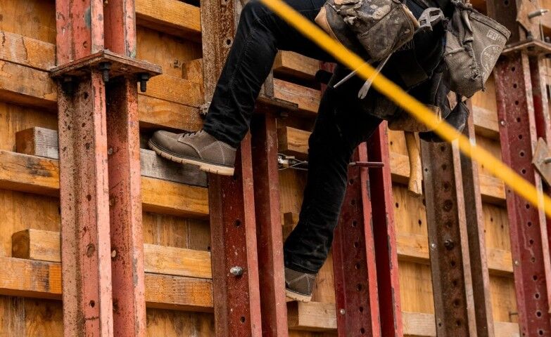 Keen Women's San Jose 6-In Aluminum Toe Waterproof 90° Heel Boot