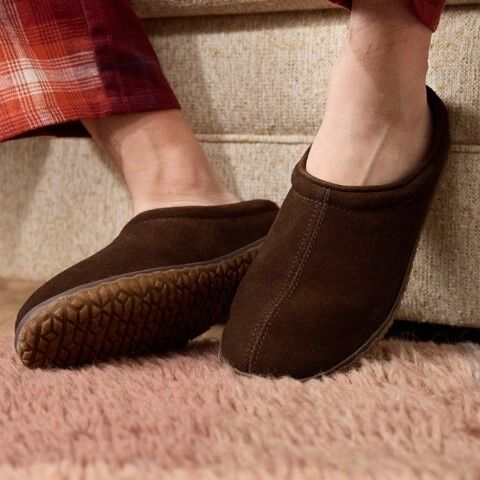 Minnetonka Men's Taylor Slipper in Chocolate