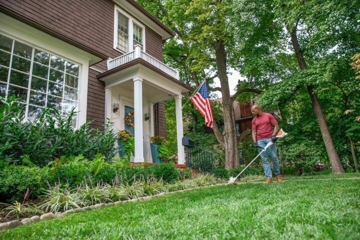 STIHL FSA 57 Battery Powered String Trimmer Kit With AK 20 Battery, 11 in.