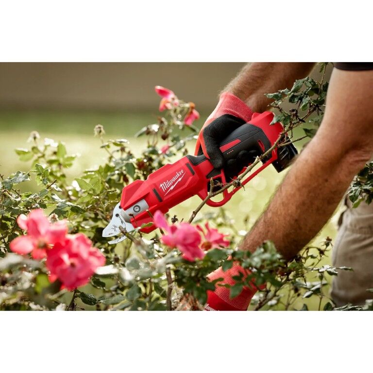 Milwaukee M12 Brushless Pruning Shears Kit