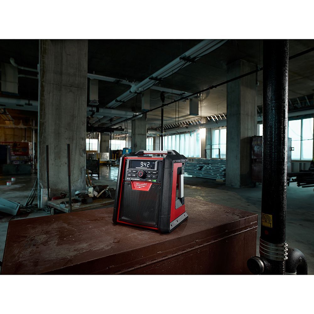 Milwaukee M18 Corded Jobsite Radio/Charger