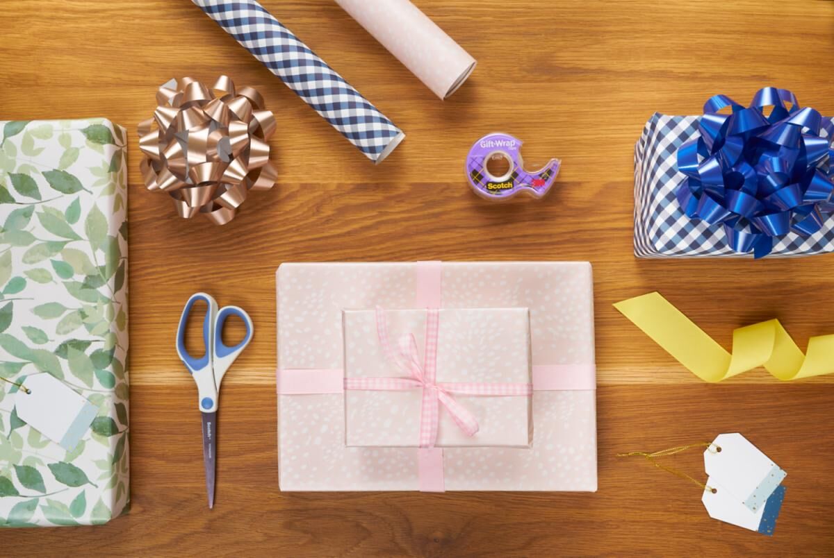 Scotch Gift-Wrap Tape Dispensered Roll, 650-In