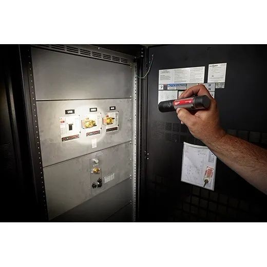 Milwaukee USB Rechargeable 800L Compact Flashlight