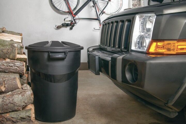 Rubbermaid Roughneck Black Non-Wheeled Trash Can, 32-Gal