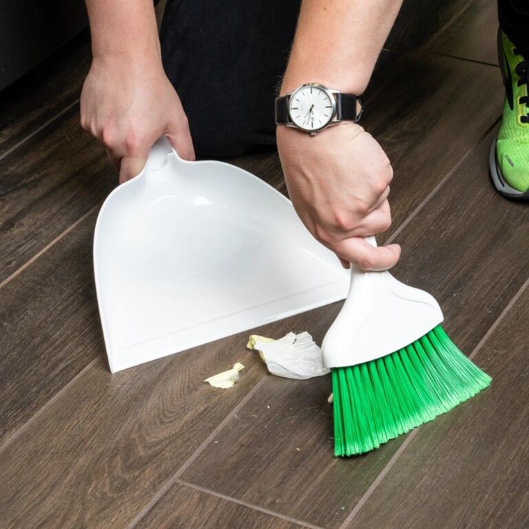 Libman Dustpan With Whisk Broom