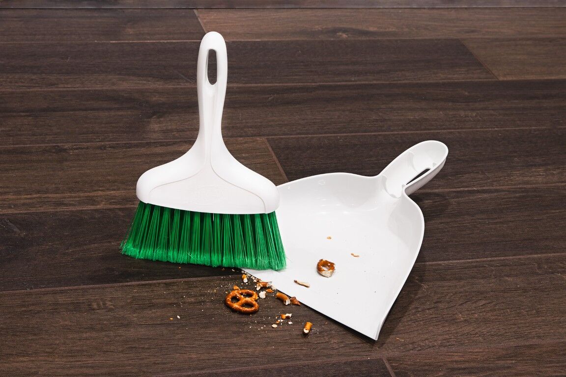 Libman Dustpan With Whisk Broom