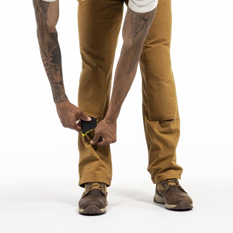 Carhartt Men's Relaxed Fit Rugged Flex Duck Utility Double-Knee Work Pant in Carhartt Brown