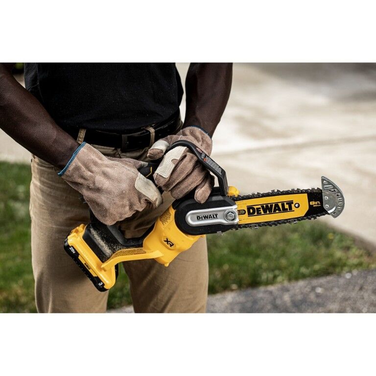 DeWALT 20V 8-In Cordless Pruning Chainsaw Kit