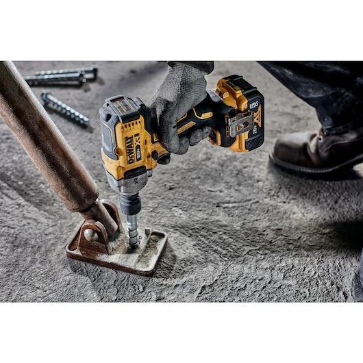 DeWalt 20V MAX XR 1/2-In Mid-Range Impact Wrench Kit with Hog Ring Anvil