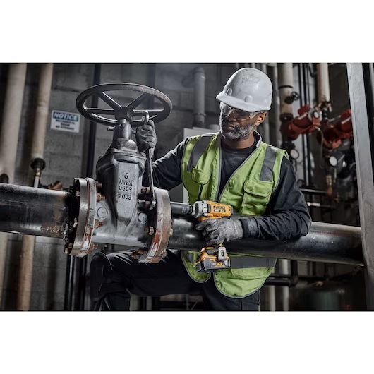 DeWalt 20V MAX XR 1/2-In Mid-Range Impact Wrench Kit with Hog Ring Anvil