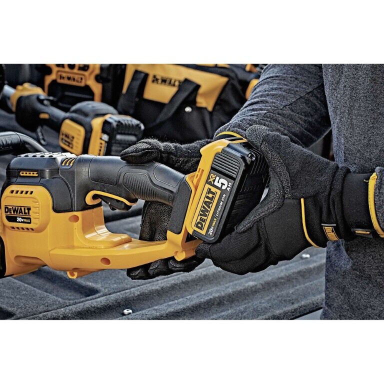 DEWALT 20-V Max Battery Powered Hedge Trimmer Kit, 22 in.