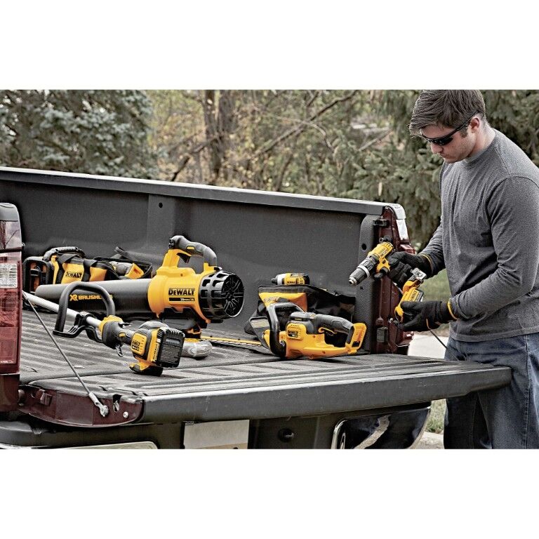 DEWALT 20-V Max Battery Powered Hedge Trimmer Kit, 22 in.