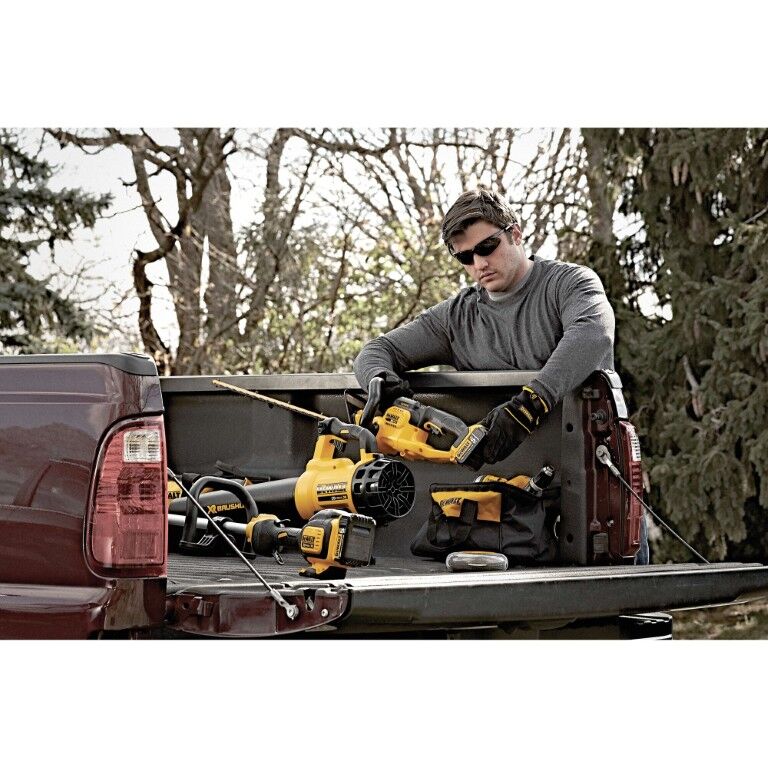DEWALT 20-V Max Battery Powered Hedge Trimmer Kit, 22 in.