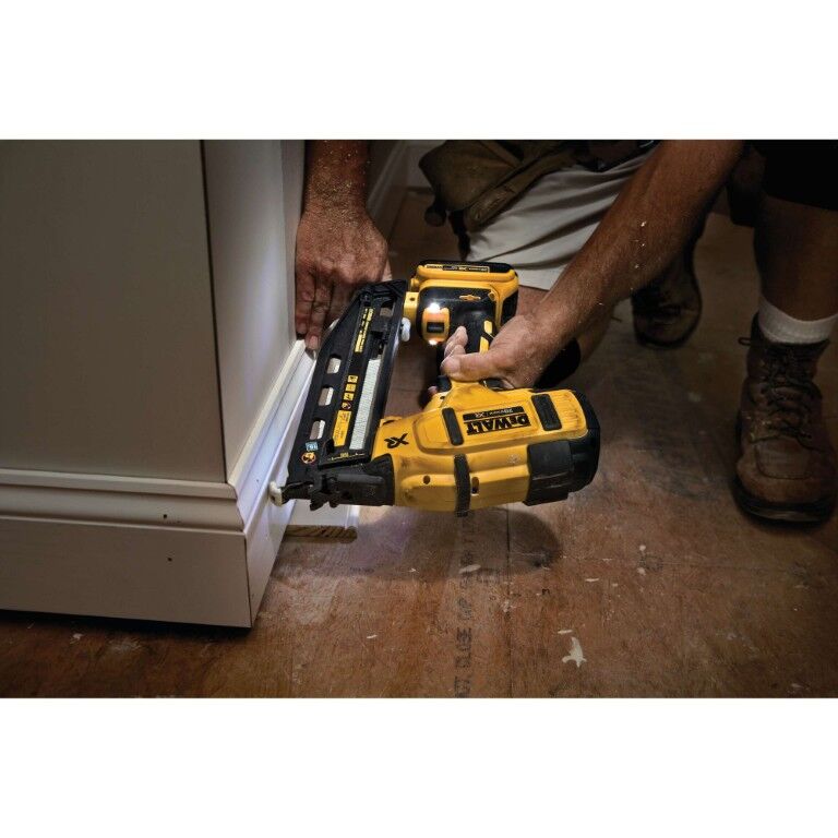 DEWALT 20-V Max XR Angled Finish Nailer Kit, 16-Gauge