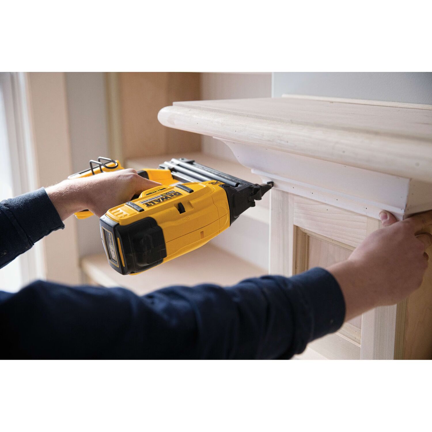 DEWALT 20-V Max XR Brad Nailer Kit, 18-Gauge