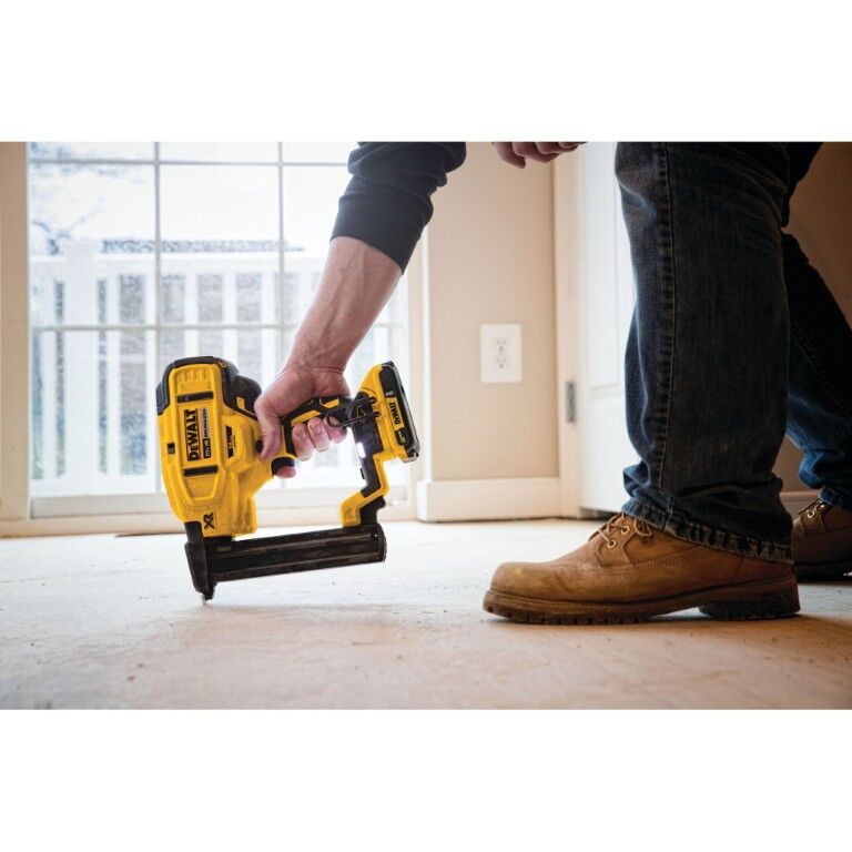 DEWALT 20-V Max XR Narrow Crown Stapler Kit, 18-Gauge