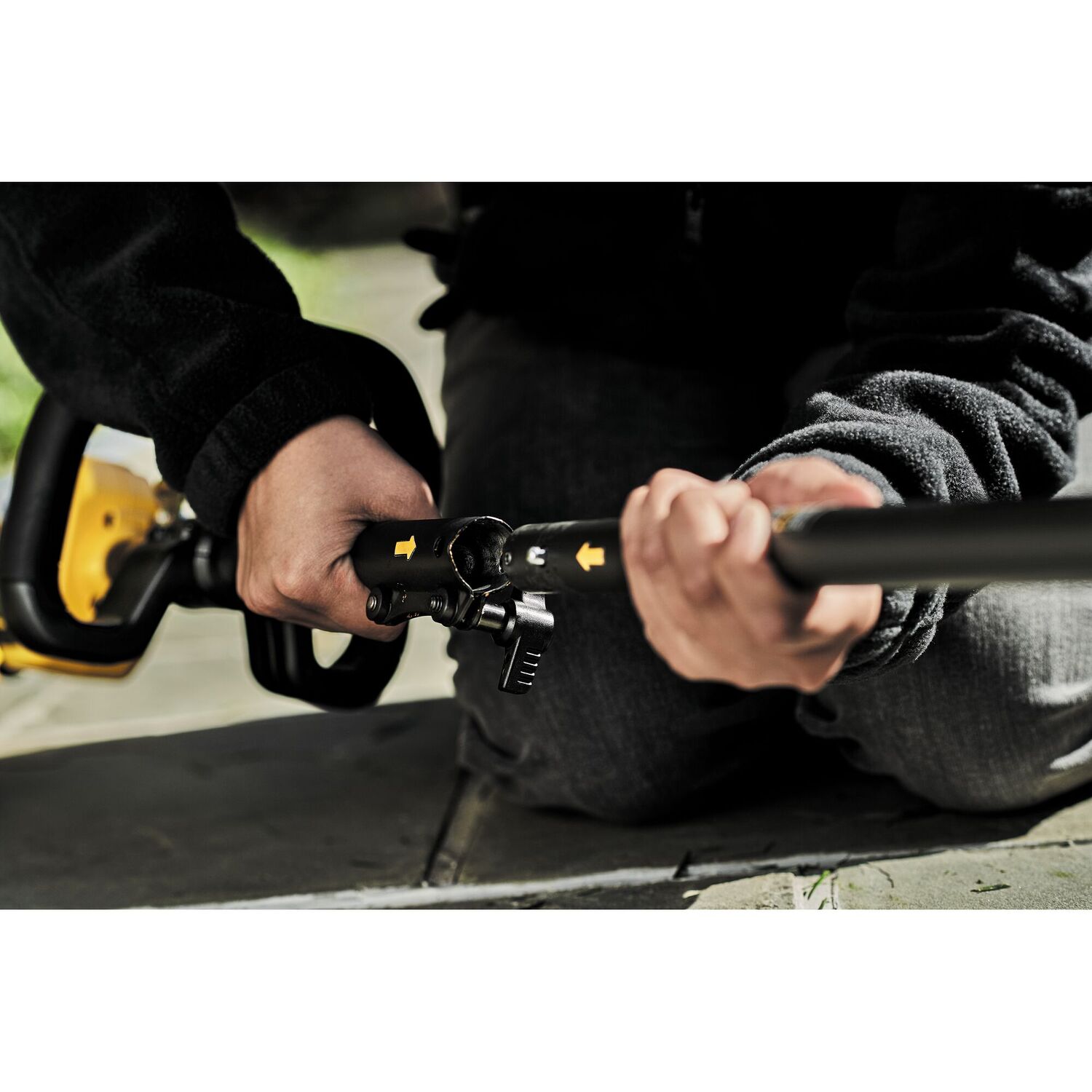 60V MAX* 17-In Brushless Attachment Capable String Trimmer Kit