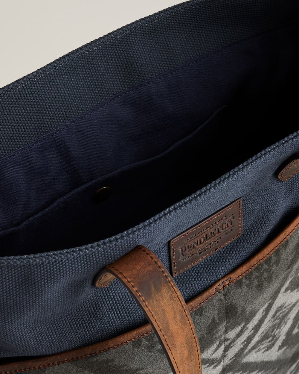 Pendleton Women's Diamond Desert Wool/Leather Market Tote in Blue