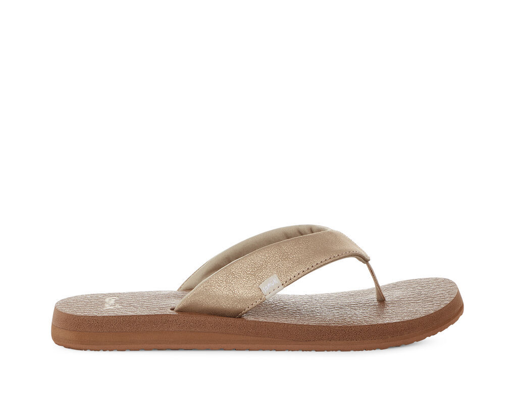 Women's Yoga Mat Metallic Sandal in Champagne