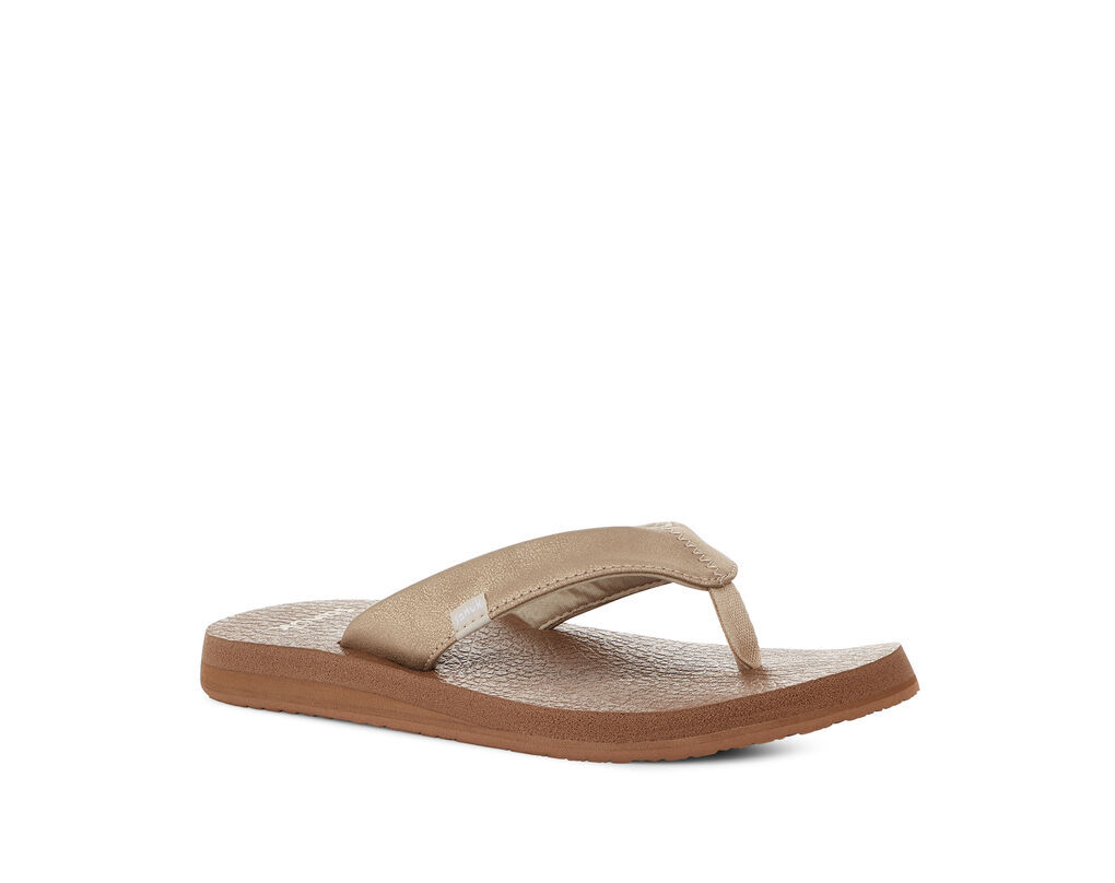 Women's Yoga Mat Metallic Sandal in Champagne